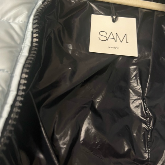 SAM. Luna puffer in glacier NWT - Picture 8 of 16